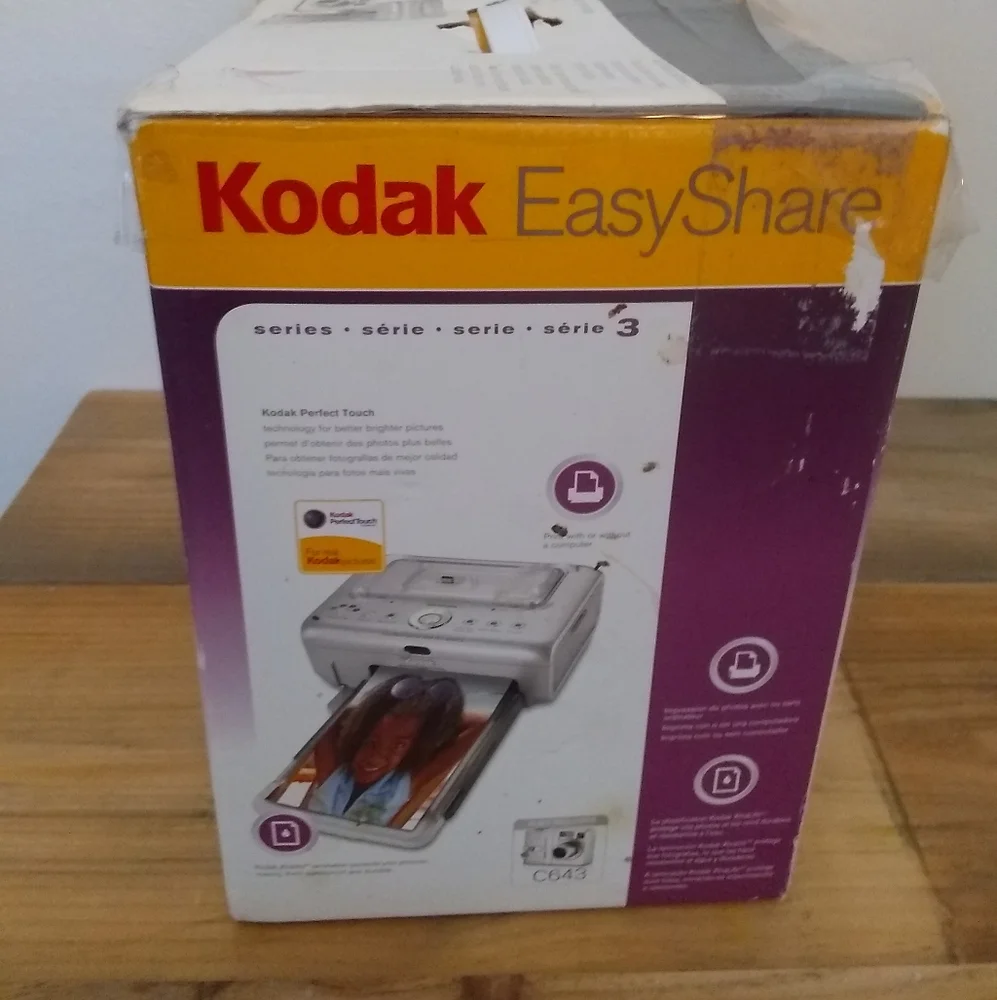 Kodak Easy Share C643 Printer Dock & Digital Camera Bundle